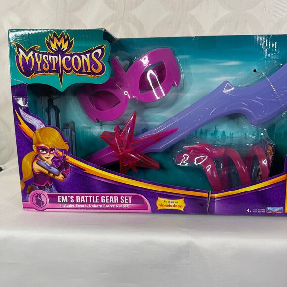 Mysticons Em's Battle Gear Set W/Sword, Unicorn Bracer & Mask - Picture 3 of 6